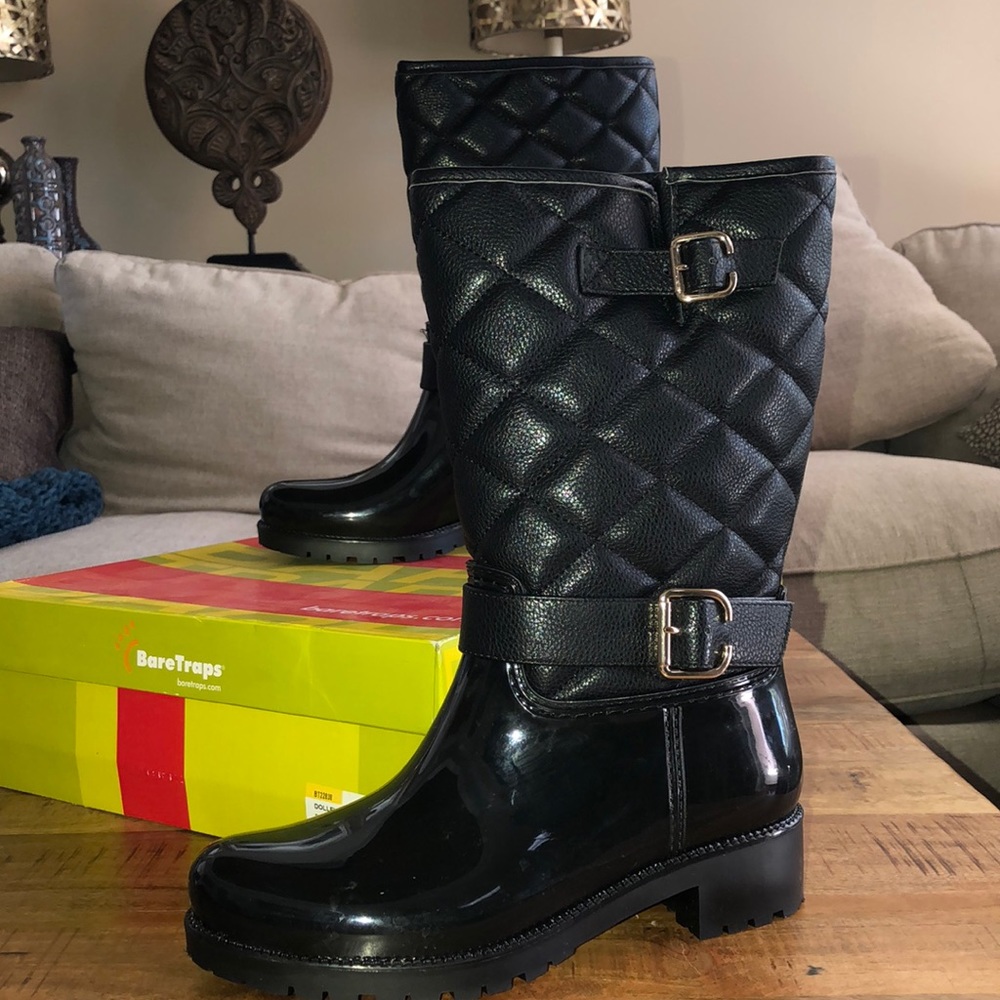BRAND NEW bare traps rain boots size 8